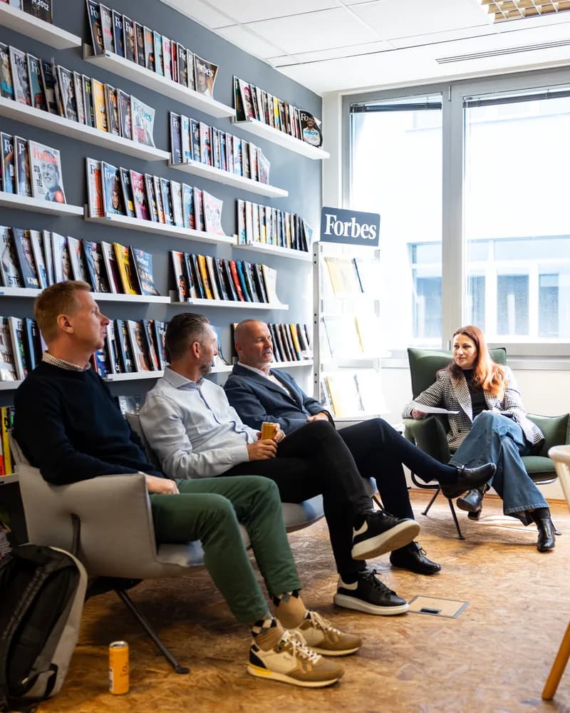 Lecturers and guests in discussion in the Forbes library